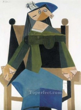 キュービズム Painting - Femme assise dans un fauteuil 5 1941 キュビズム
